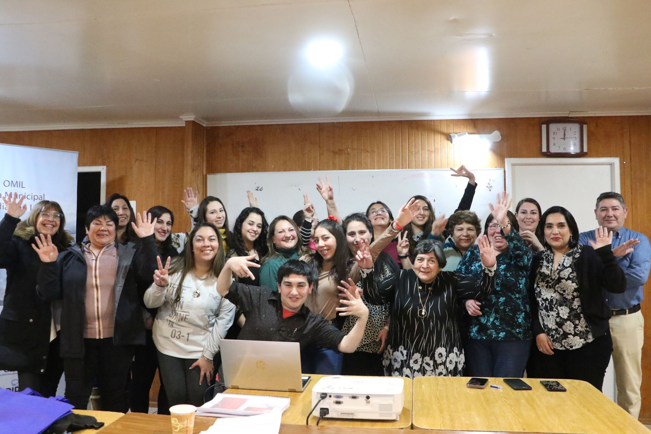 OMIL de Puerto Natales, SENCE y ENAP Magallanes realizan taller de apresto laboral