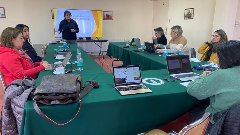 Laura Albornoz Pollmann, representante del Directorio de la Empresa Nacional del Petróleo visitó instalaciones de Cabo Negro en Punta Arenas y brindó charla sobre la Norma chilena 3262.