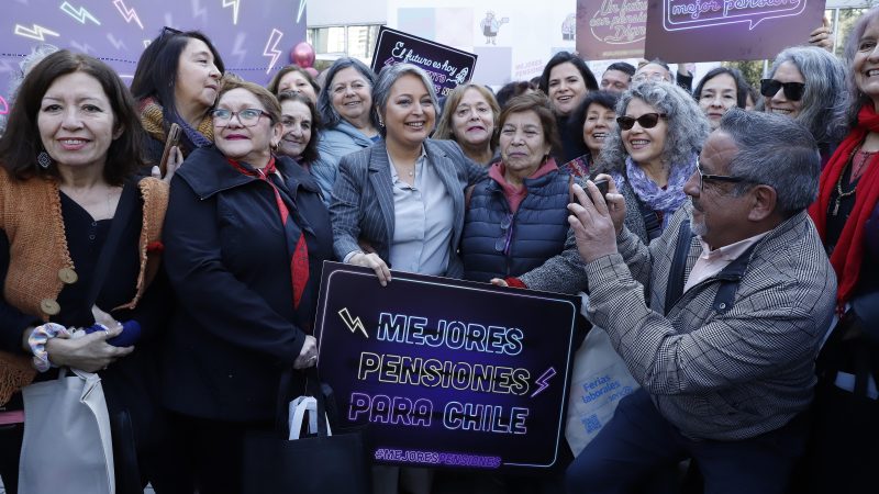 Presidente Boric, expresidenta Bachelet y ministra Jara sostienen encuentro ciudadano por “Mejores Pensiones para Chile”