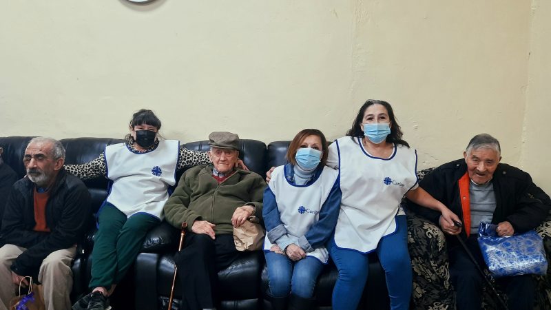 “Hermanos mayores” de la Casa del Samaritano reciben regalos en el Mes de la Solidaridad | Iniciativa organizada por la Pastoral Social de la Diócesis de Punta Arenas