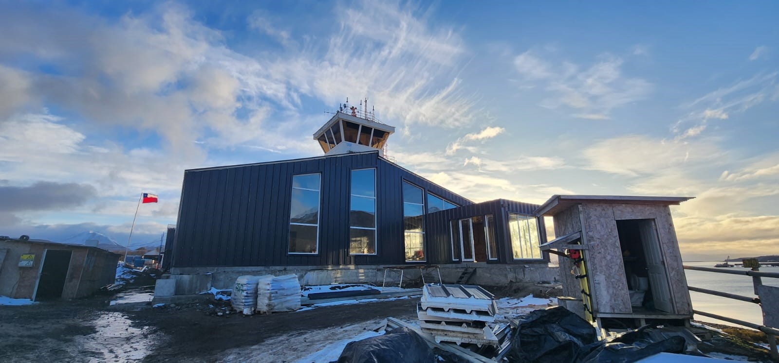 Avanzan las obras de construcción del Muelle multipropósito y terminal Aeródromo Guardiamarina Zañartu en Puerto Williams