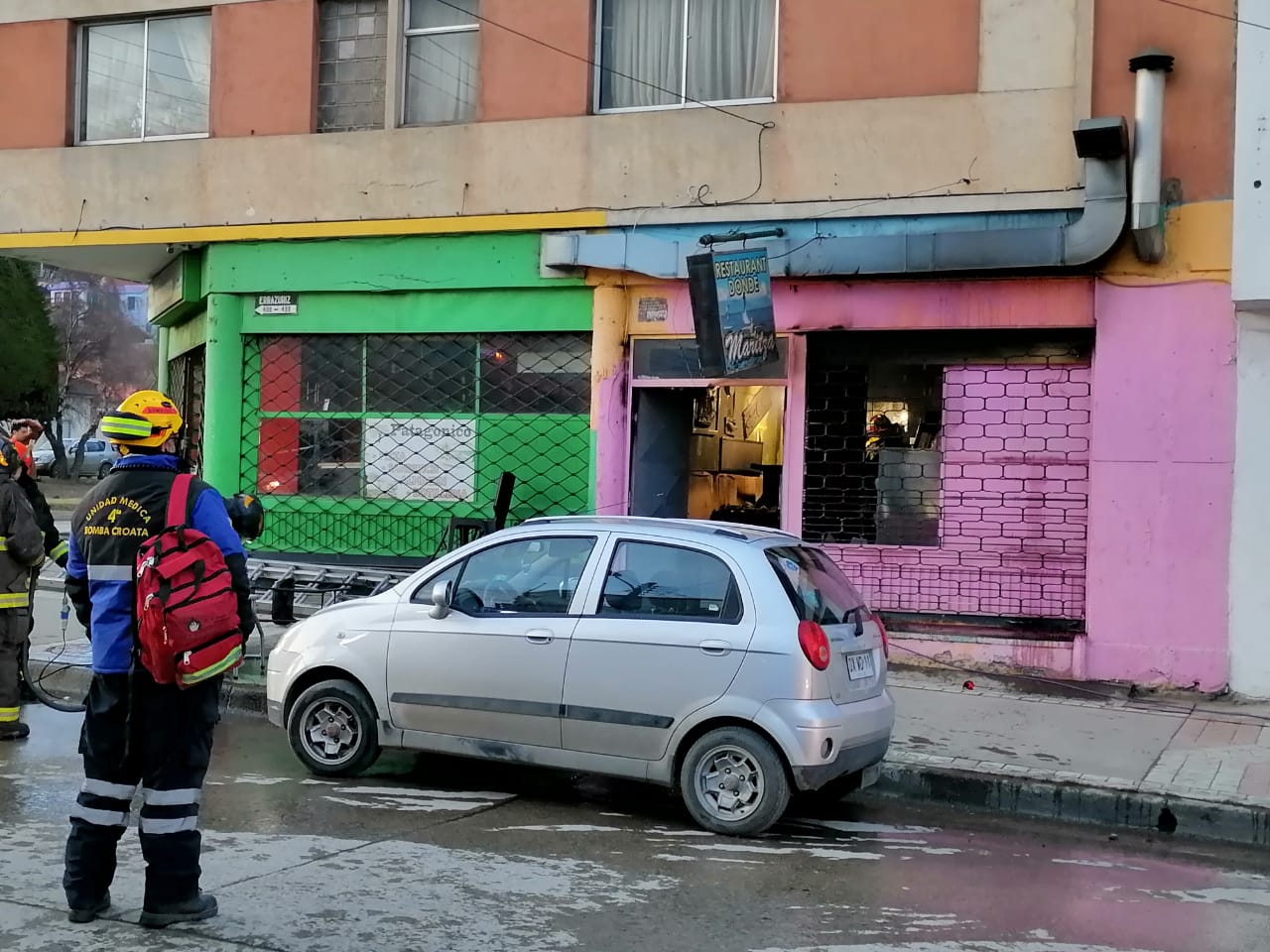 Incienso provocó explosión por fuga de gas en céntrico local de comida rápida en Punta Arenas