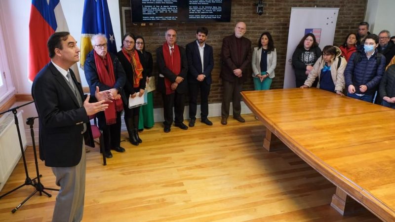 Inauguran exposición fotográfica «Dawson: testimonios, memorias y compromiso con el nunca más” en la Gobernación Regional de Magallanes