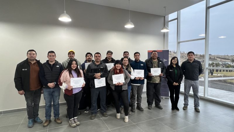 AquaChile apoya la formación de vecinos de Puerto Edén y Puerto Natales con curso de piloto ROV
