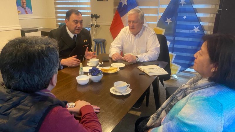 Senador Kusanovic se reúne con Director de Intereses Marítimos y dirigentes del Sindicato de Pescadores Sur Austral para abordar dificultades que afectan a la pesca artesanal en la región.