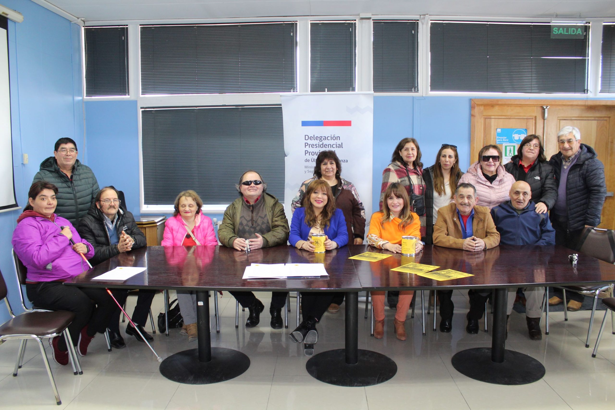 Alcaldesa Antonieta Oyarzo y Delegada Provincial Romina Alvarez lanzan en Puerto Natales colecta anual de AGACI | “Dejar una Huella Positiva, Está en Tus Manos”