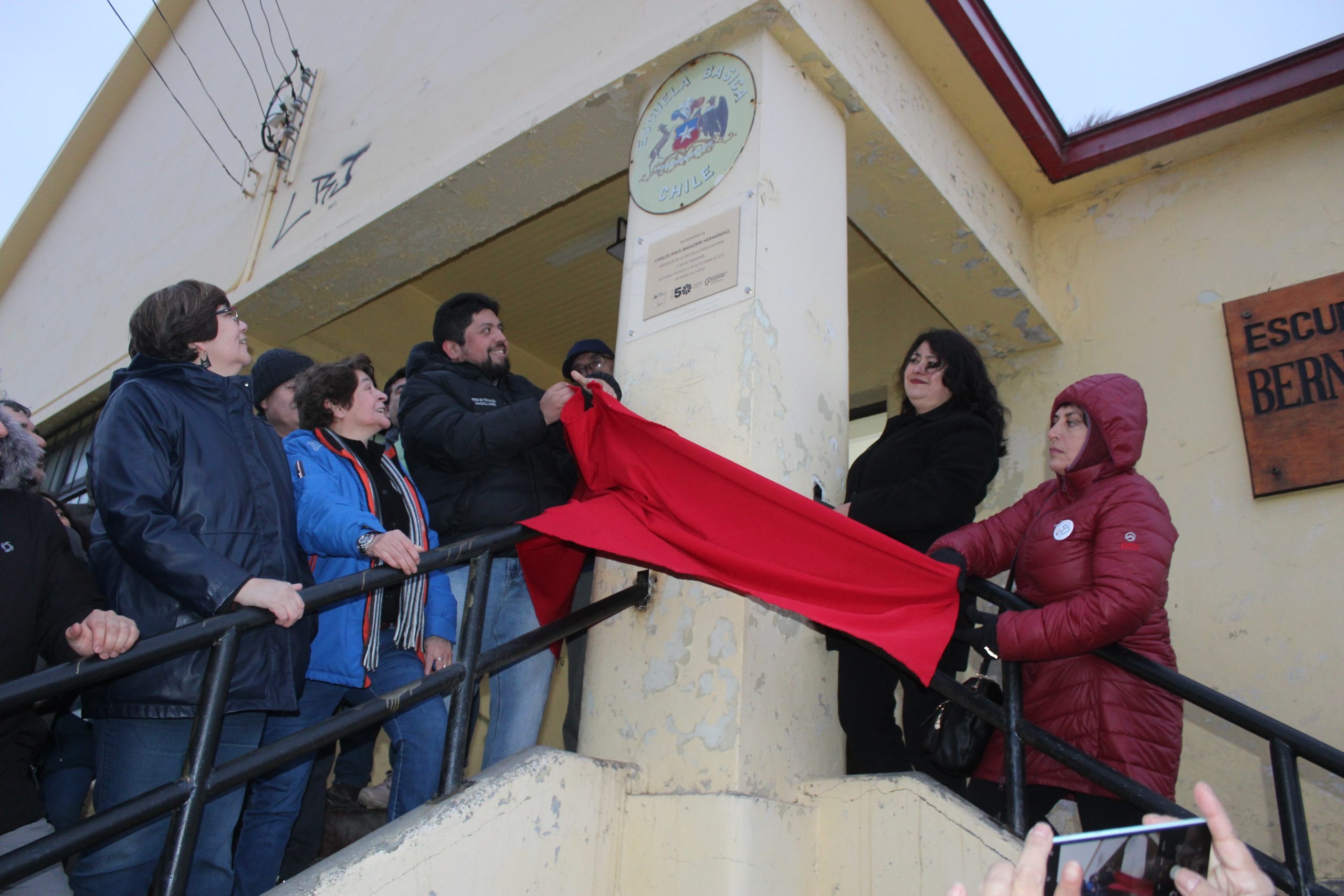 SEREMI de Educación y Colegio de Profesores rinden homenaje a maestro Carlos Baigorri Hernández, asesinado tras el golpe de Estado en Tierra del Fuego
