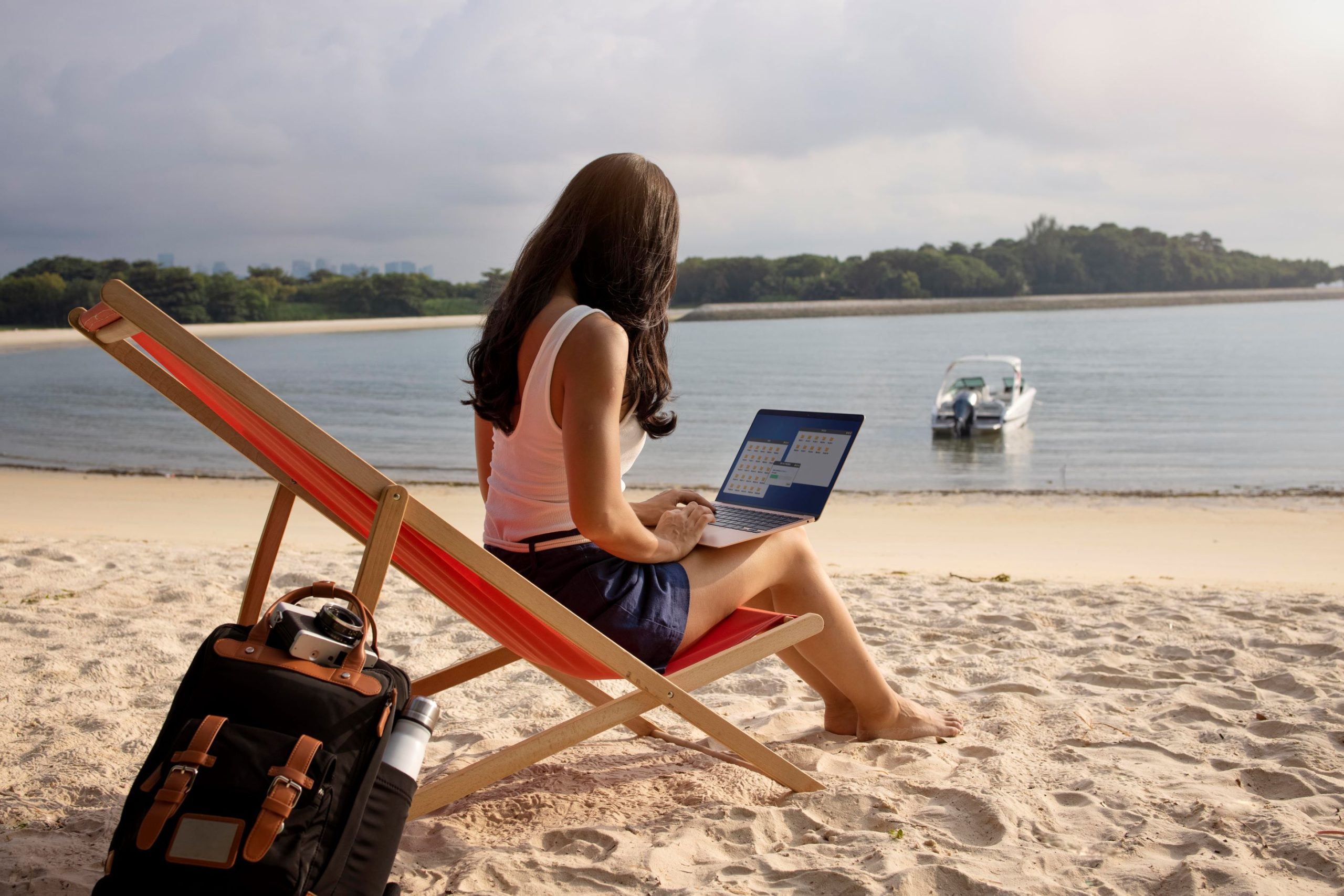 Nómadas digitales: 99% los chilenos quieren trabajar viajando por el mundo | Estudio de Laborum