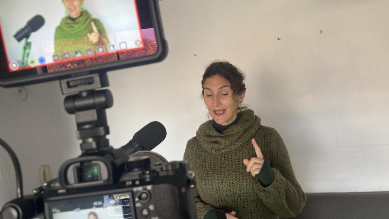 Francisca Imboden es la voz del audiolibro “Magallanes en 100 Palabras”