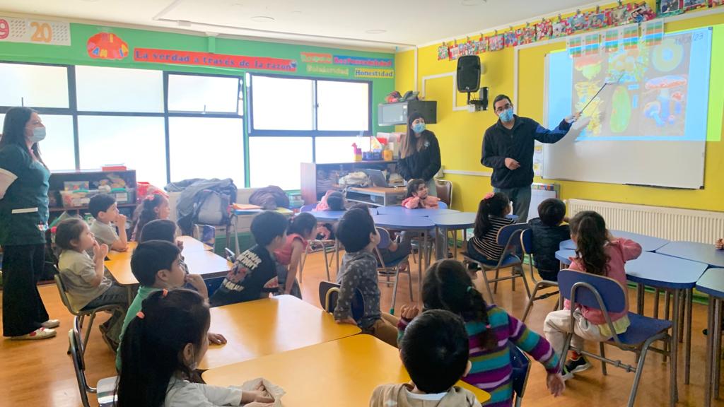 Taller “Elaboración y uso de Composteras” y Charla » Reino de los hongos» realizó el PAR Explora Magallanes en el Jardín infantil Mar y Cielo y en el Liceo Experimental UMAG