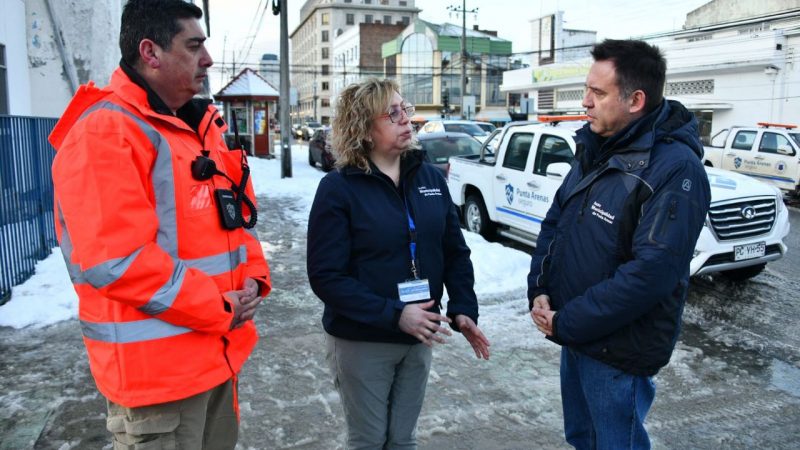 Municipio de Punta Arenas desplegó megaoperativo para hacerle frente a nevazón