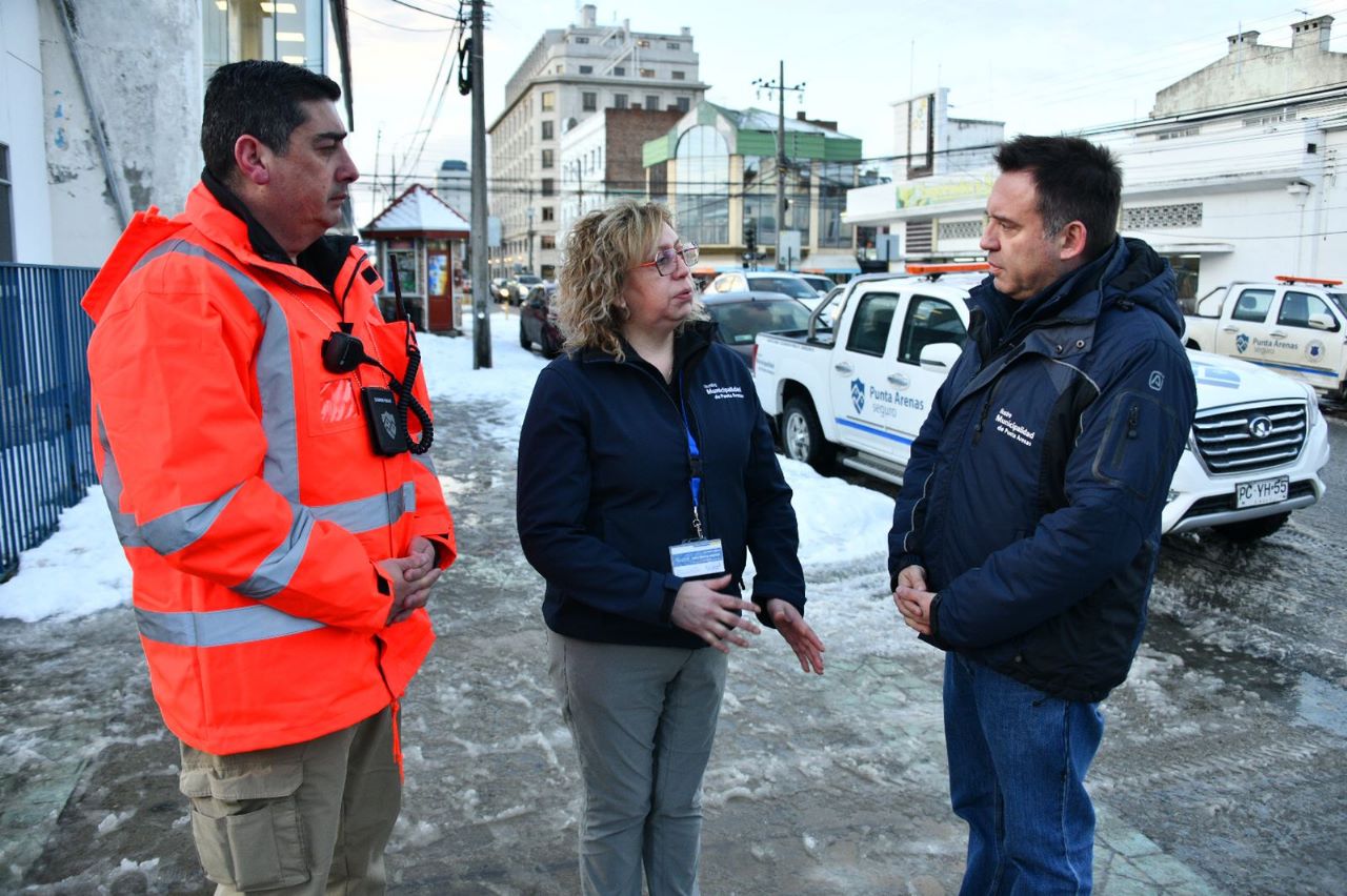 Municipio de Punta Arenas desplegó megaoperativo para hacerle frente a nevazón
