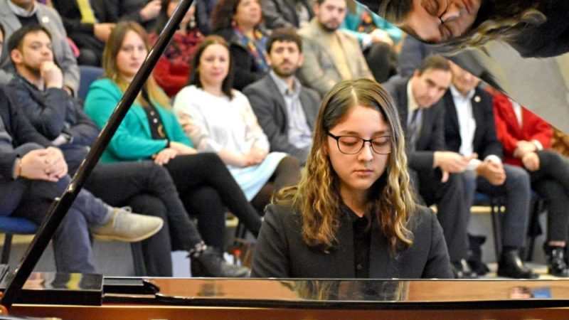 Destacada pianista magallánica Pilar Delgado ofrece su primer concierto en Puerto Natales