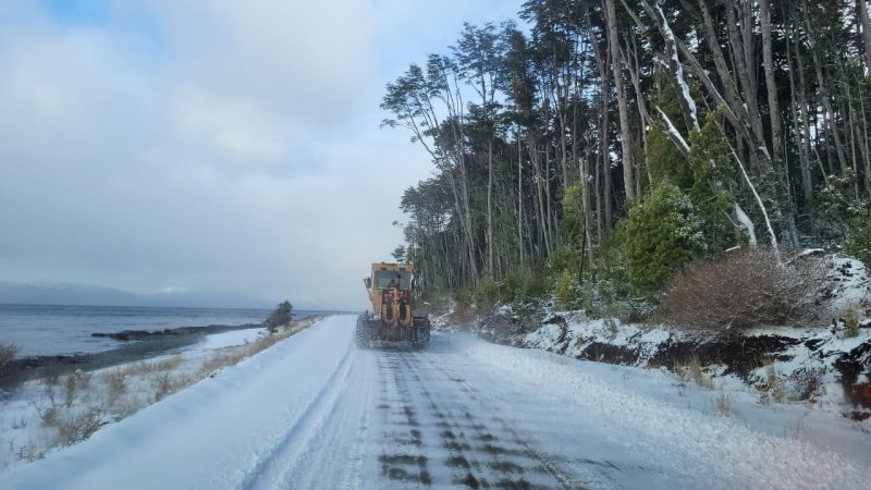 Trabajos en el sector San Juan al sur de Punta Arenas realiza maquinaria del MOP Magallanes