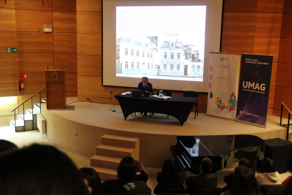 Arquitecto Jorge Molina en Clase Magistral de la UMAG | “La casa de avenida Colón está cubierta de un manto de excusas que impide avanzar en la memoria”