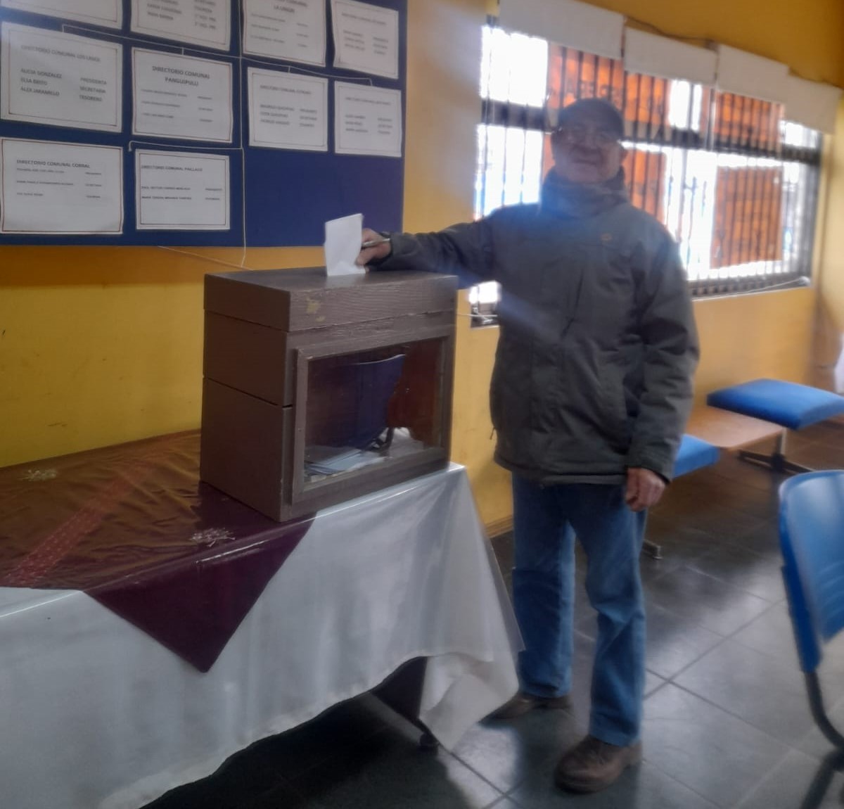 Se desarrolla en todo el país la votación de la consulta nacional del Colegio de Profesoras y Profesores de Chile