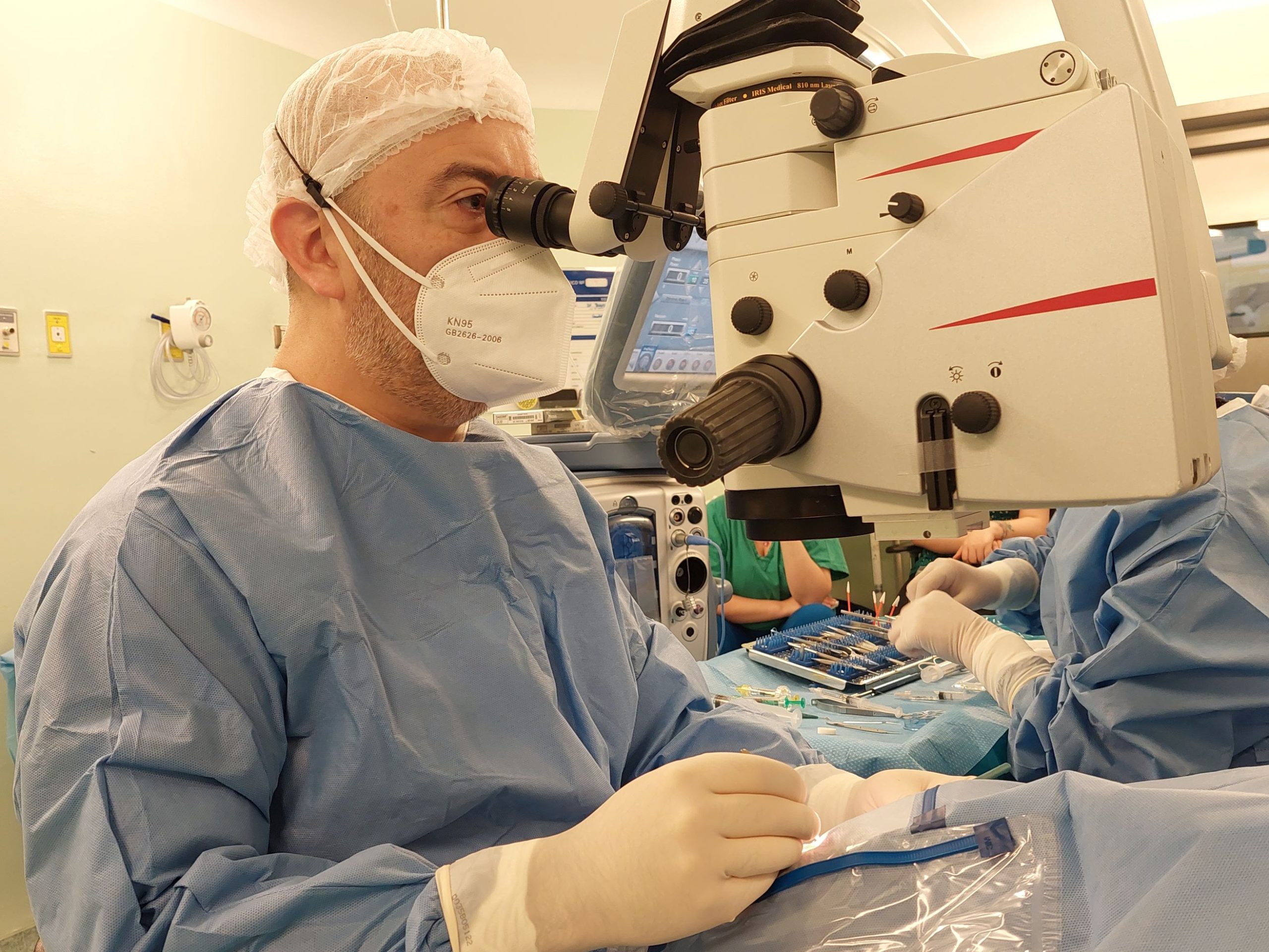 Hospital Clínico de Magallanes continúa reduciendo listas de espera oftalmológica GES, mediante licitación de horas médicas