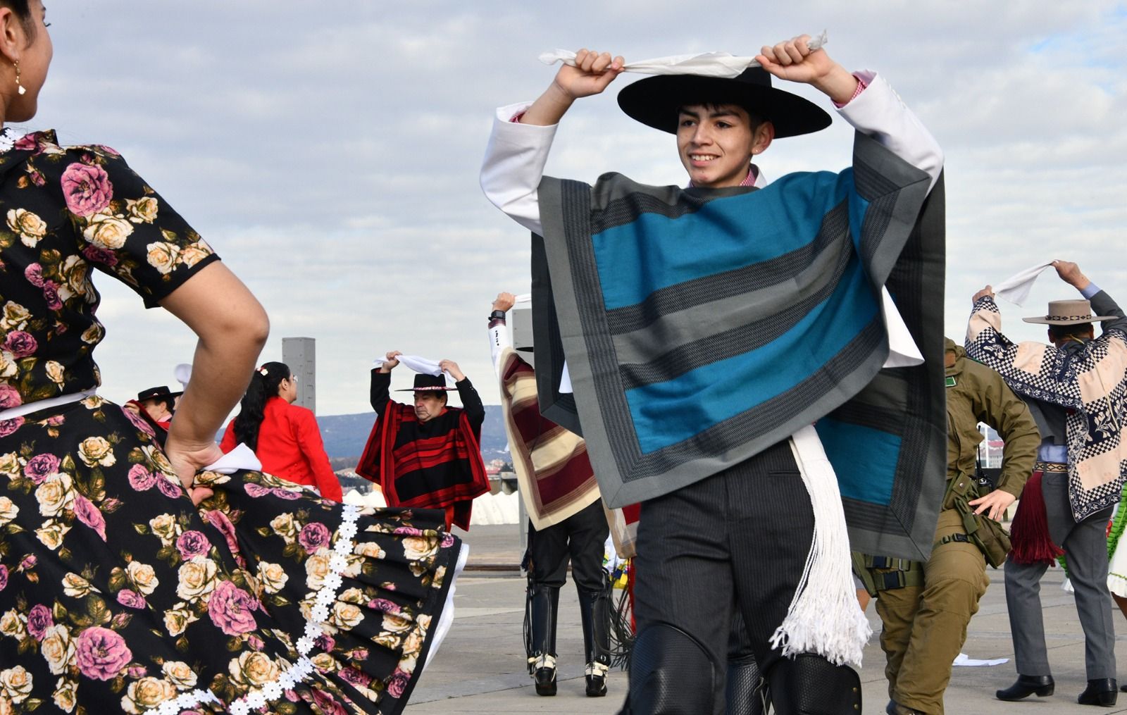 Municipalidad presentó programa de Fiestas Patrias en Punta Arenas con tradicional esquinazo dieciochero