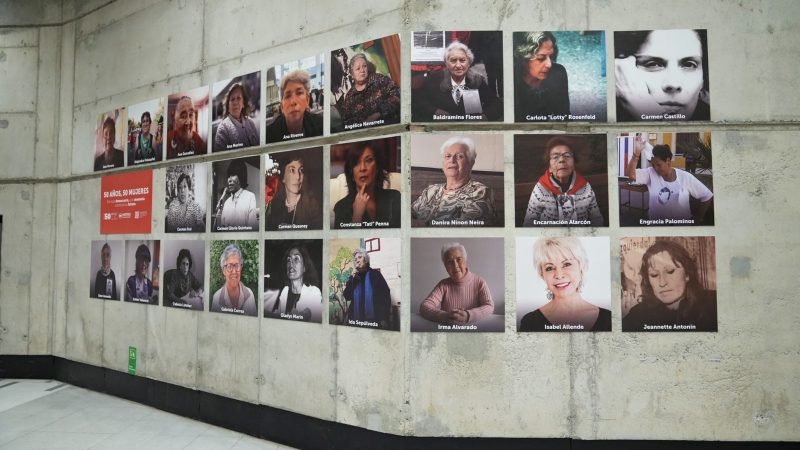 Dos magallánicas forman parte de la exposición fotográfica «50 años 50 mujeres» en el Metro de Santiago