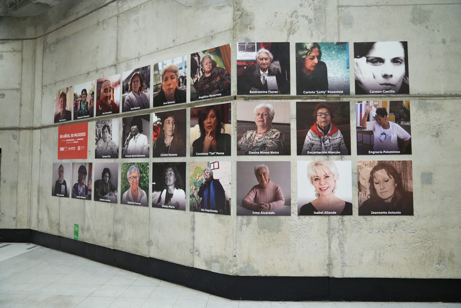 Dos magallánicas forman parte de la exposición fotográfica «50 años 50 mujeres» en el Metro de Santiago