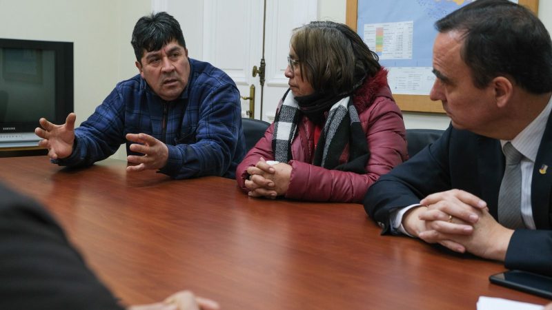 Gobernador Regional y dirigentes de los pescadores artesanales de Punta Arenas se reunieron para buscar soluciones a crisis que los afecta