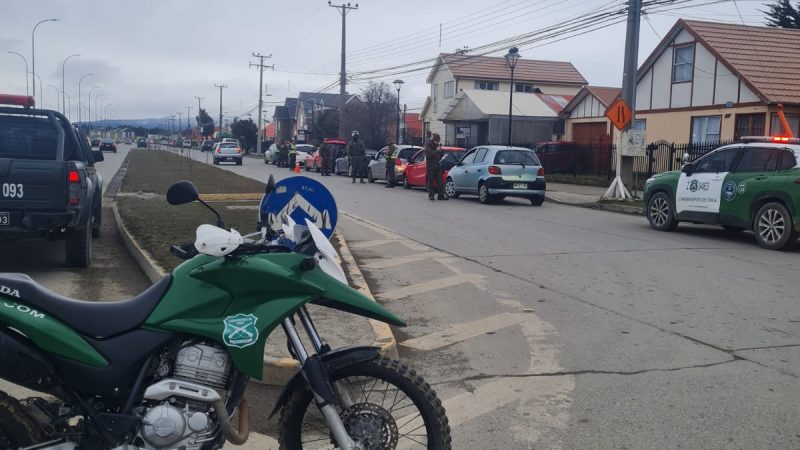 Servicio de rondas de Carabineros en Punta Arenas arrojó 14 vehículos retirados de circulación y 3 detenidos por hurto, lesiones y conducción bajo efectos de la droga