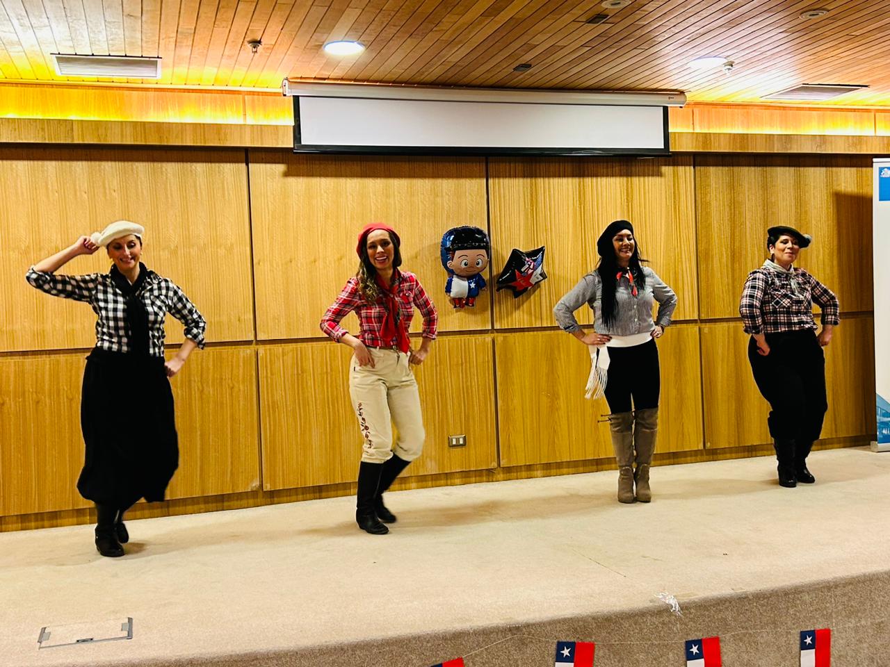 Fiesta de la Chilenidad: con alta concurrencia de público Aula Hospitalaria del Hospital Clínico de Magallanes (HCM) dio inicio a las celebraciones de Fiestas Patrias