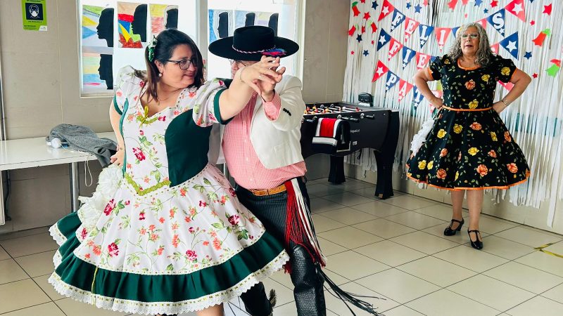 Unidad Hospitalaria de Cuidados Intensivos de Psiquiatría (UHCIP) del Hospital Clínico de Magallanes (HCM) dio inicio a la celebración de Fiestas Patrias con bailes típicos chilenos