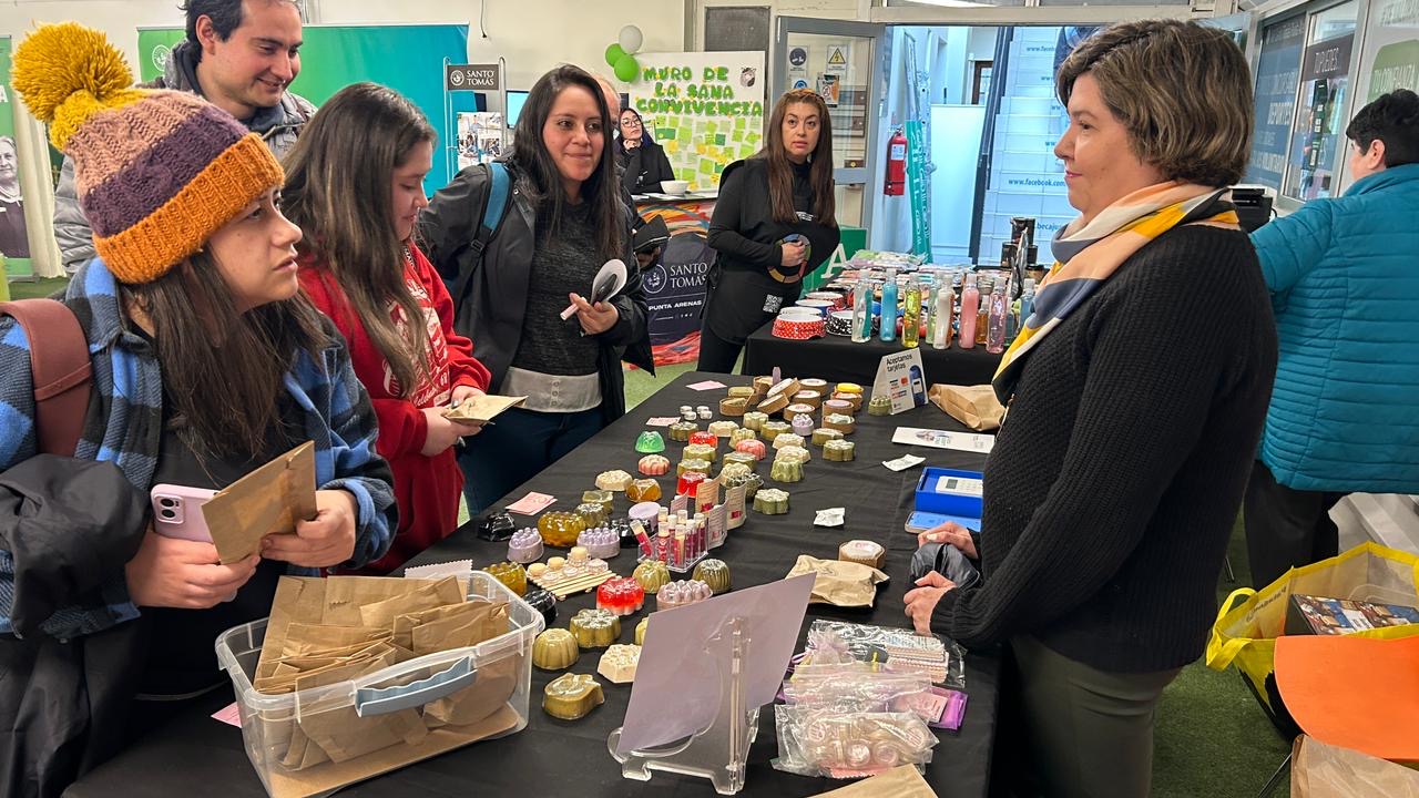 Santo Tomás realizó feria de empleabilidad y emprendimiento