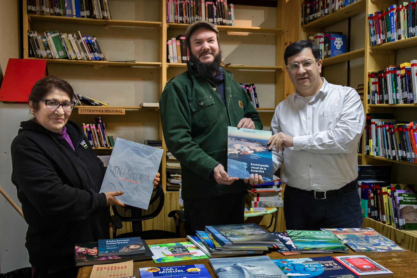 Museo de Río Seco en Punta Arenas recibe material educativo antártico por parte de INACH
