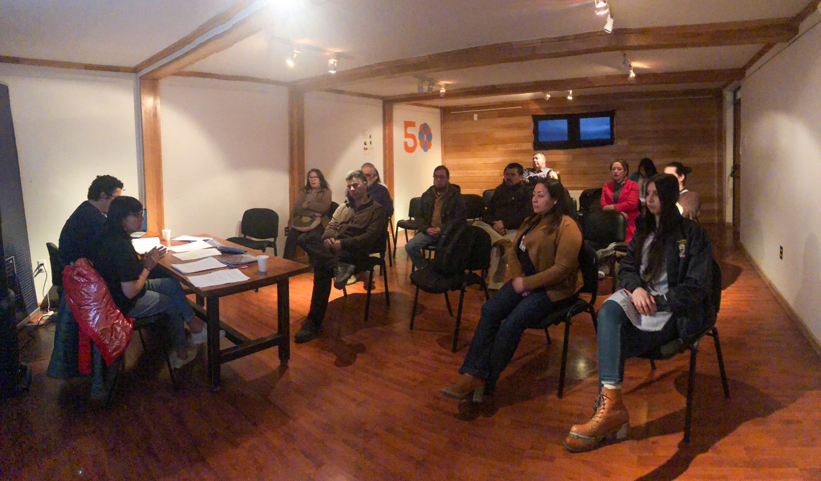 Puerto Williams: Realizan conversatorio sobre libro de sitios de memoria en la región de Magallanes