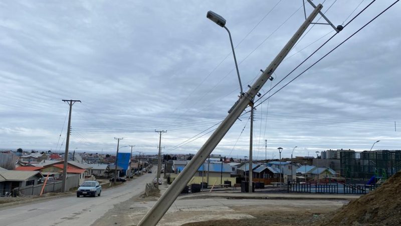 Corte de suministro eléctrico afectó esta tarde a más de 200 usuarios en Punta Arenas | EDELMAG trabaja en la reposición