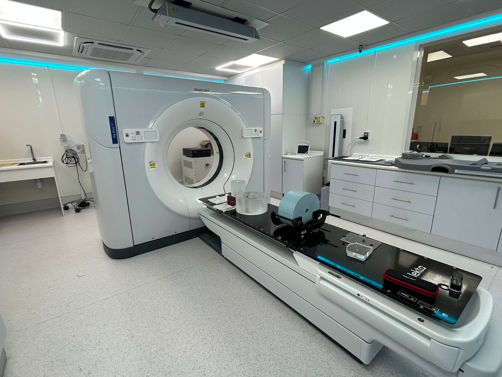 Puesta en marcha del moderno TAC de simulación para Radioterapia: Un elemento fundamental para el tratamiento de pacientes oncológicos