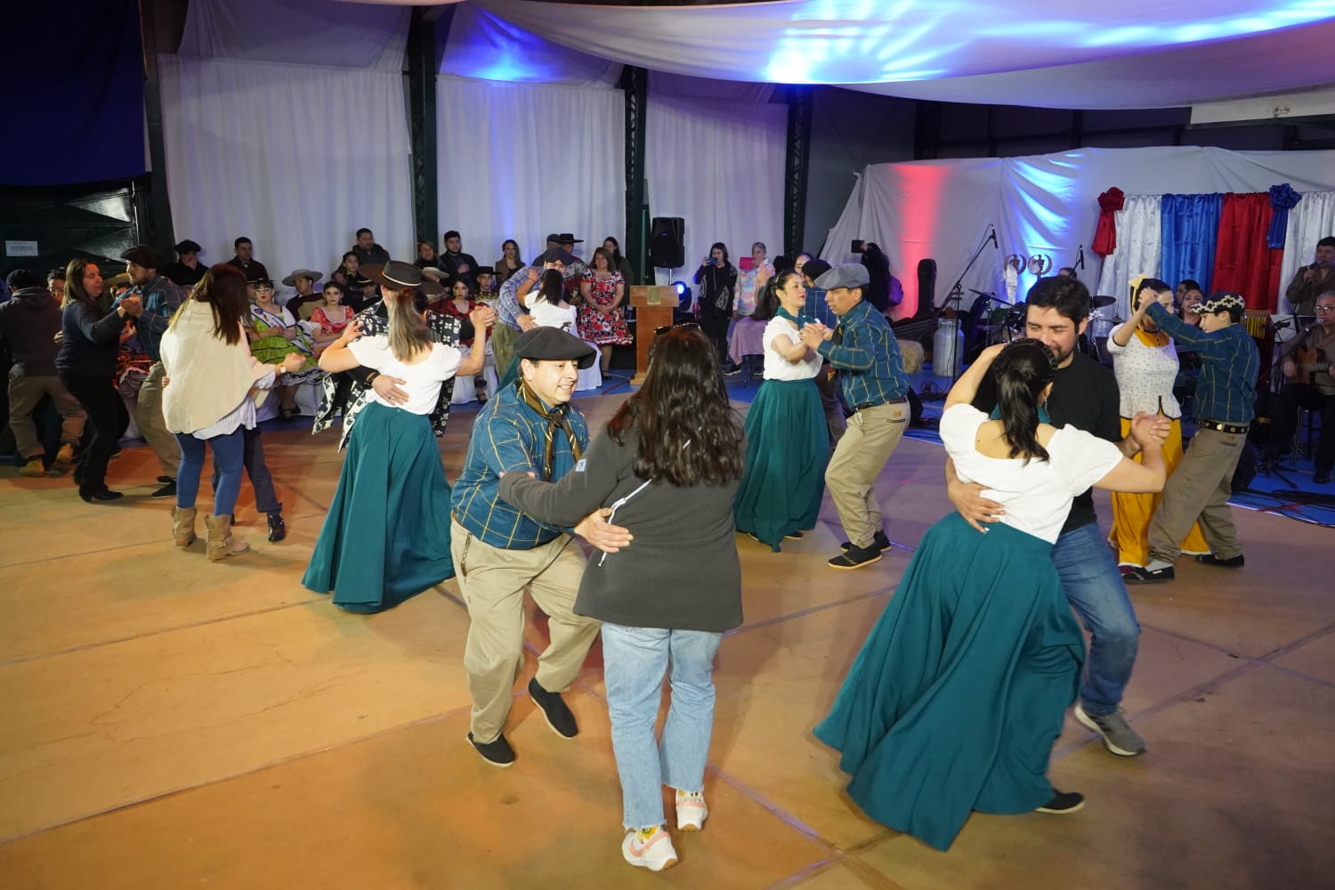 Parejas cuequeras de Río Verde participaron en Campeonato Regional, muestra de campeones y del folclor