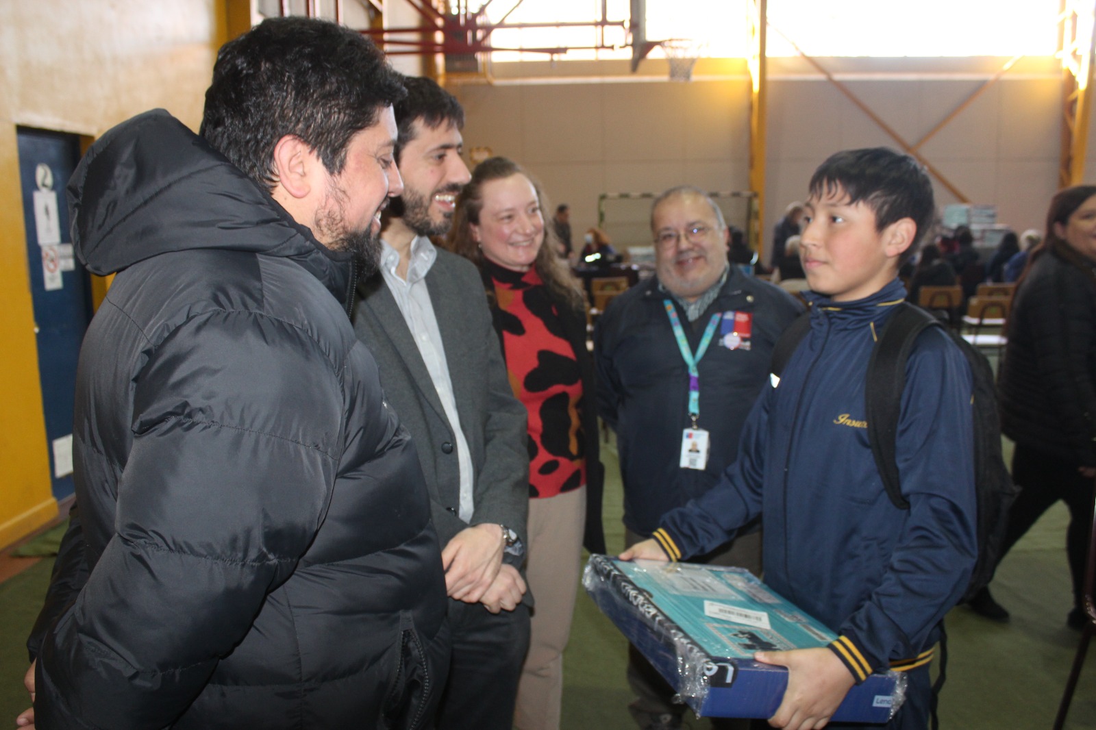 Gobierno entrega más de 1.000 computadores a estudiantes de Séptimo Básico de Punta Arenas