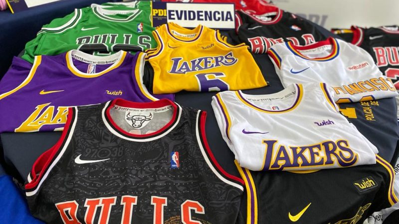 PDI incautó ropa deportiva falsificada  en dos locales comerciales del centro de Punta Arenas