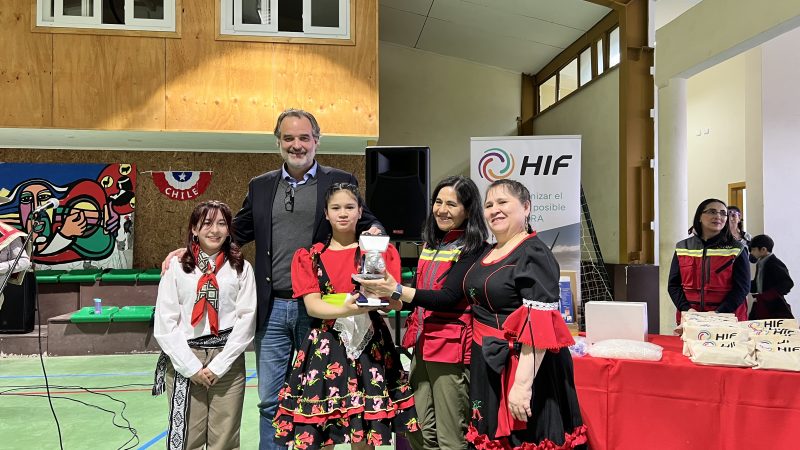 Empresa de hidrógeno verde HIF Chile dona equipos de laboratorio a escuela Diego Portales de Laguna Blanca