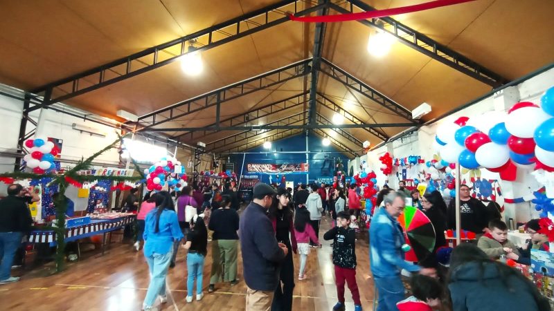 La alegría de las Fiestas Patrias se vivió en la kermesse del Colegio Pierre Fauré de Punta Arenas