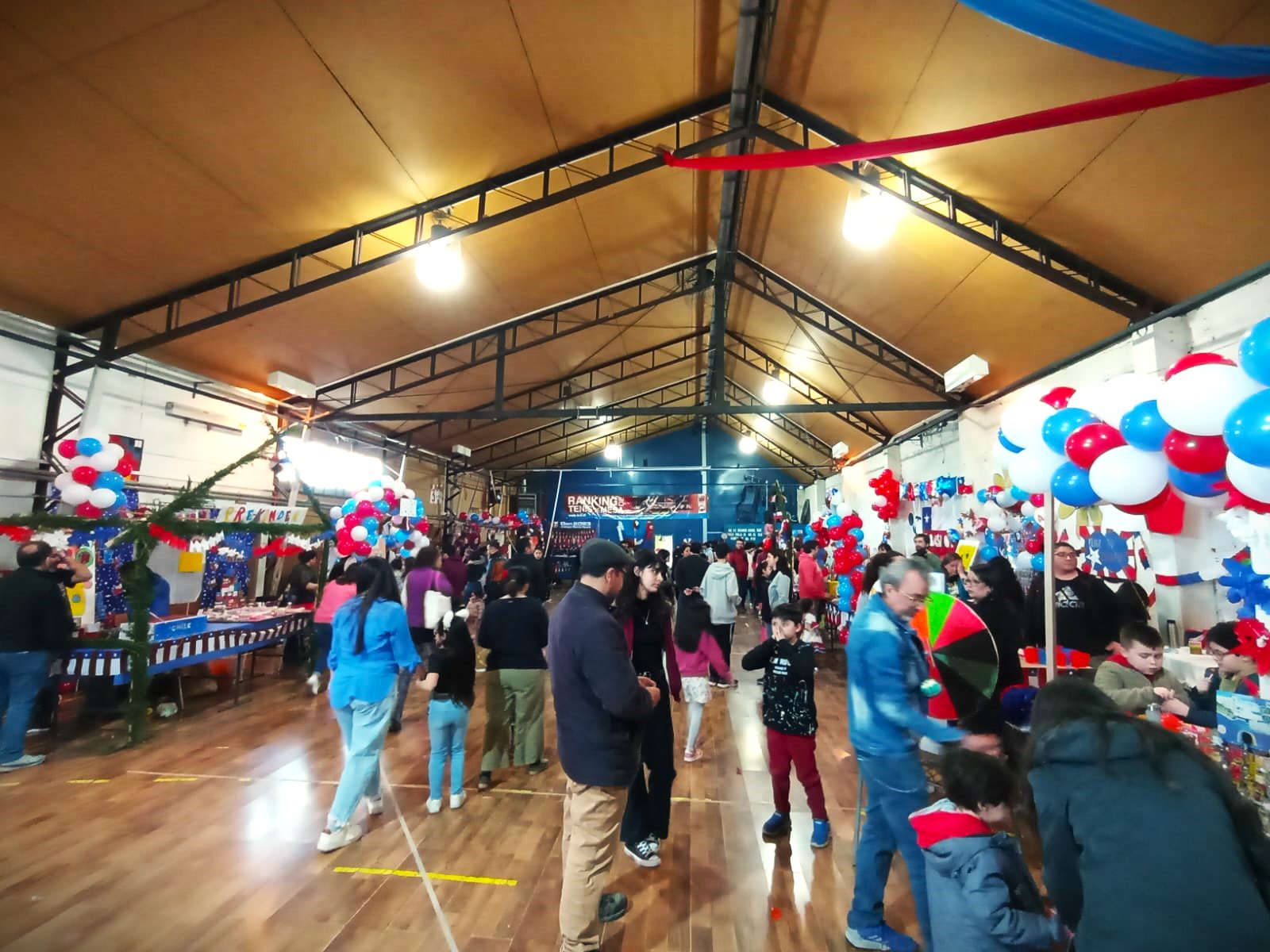La alegría de las Fiestas Patrias se vivió en la kermesse del Colegio Pierre Fauré de Punta Arenas