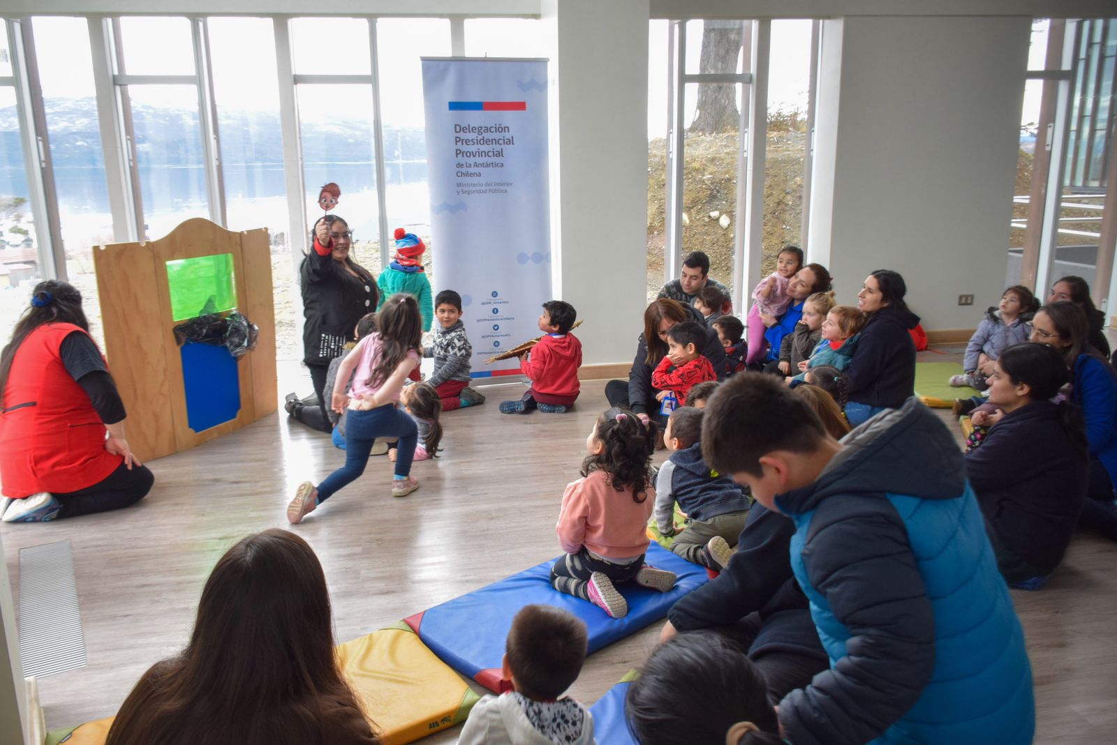 En conmemoración por Día Internacional de la Mujer Indígena: Nuevas generaciones de Puerto Williams participaron en lúdica actividad intercultural
