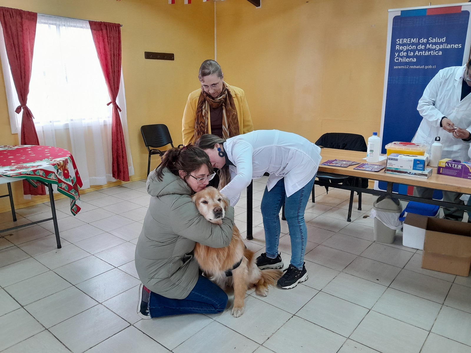 Operativo de vacunación antirrábica se realizó en población Claudio Bustos de Punta Arenas