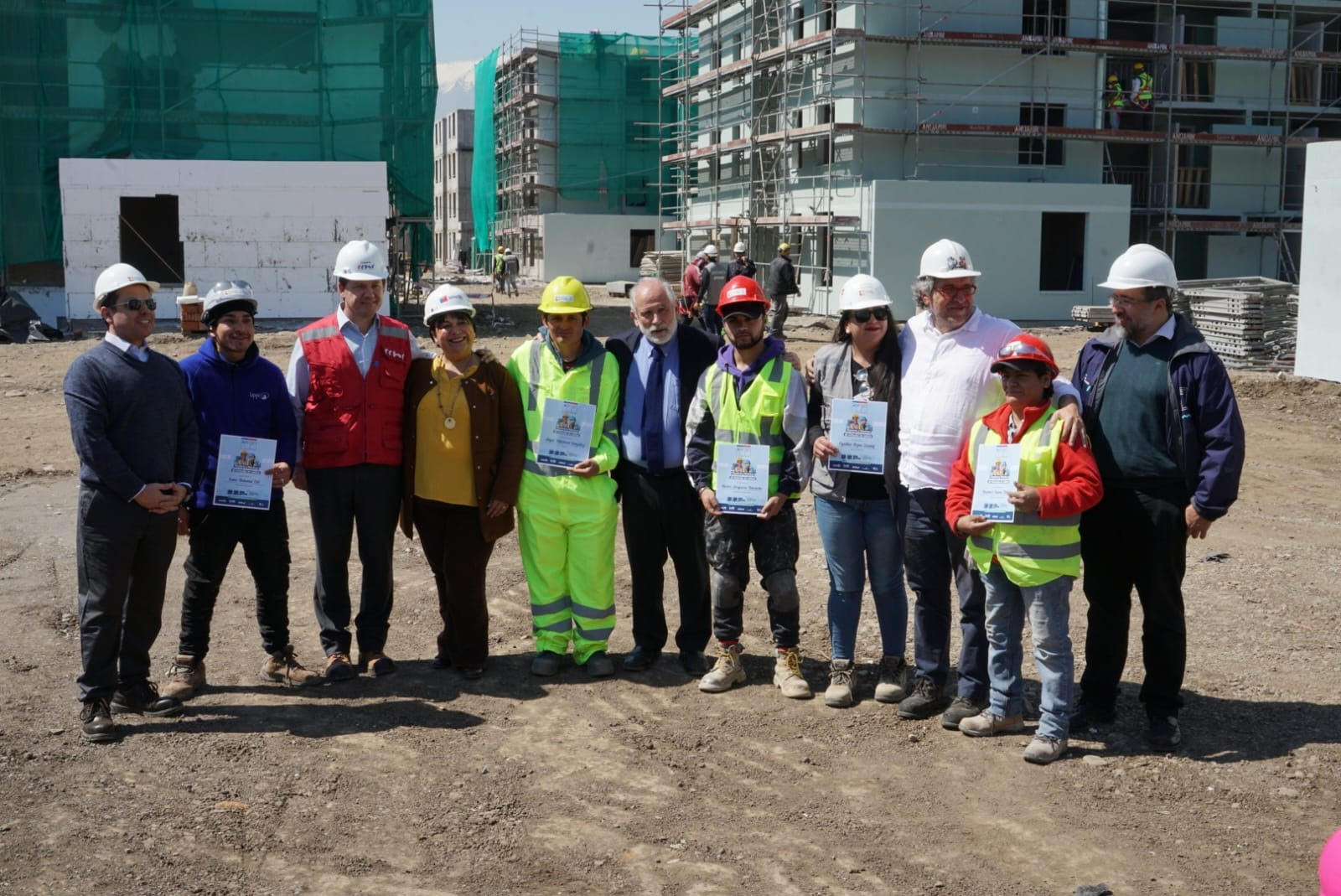 Ministerio de Vivienda y Urbanismo anuncia recursos para incentivar contratación en proyectos habitacionales sociales de maestras y maestros con capacitación