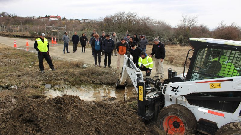 MOP Magallanes instala tubería de canalización de aguas lluvia en sector periurbano Villa Robledal de Punta Arenas