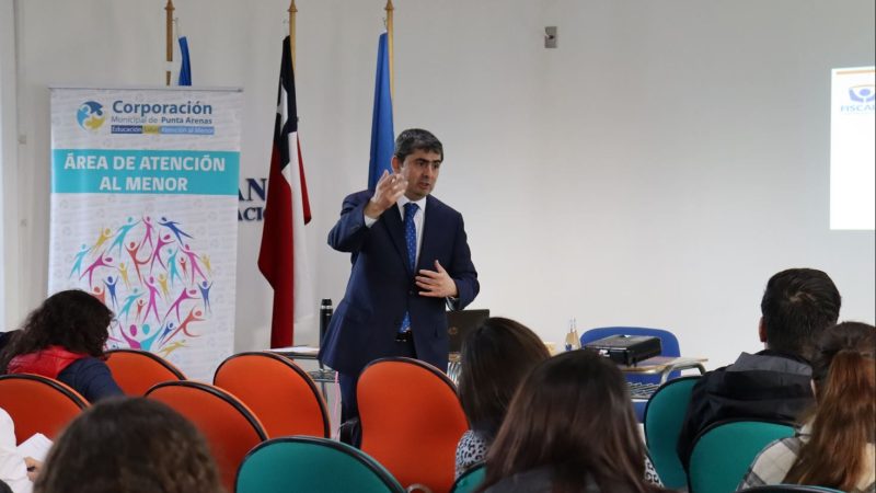 Fiscales en Punta Arenas capacitan a profesionales de educación municipal en delitos sexuales