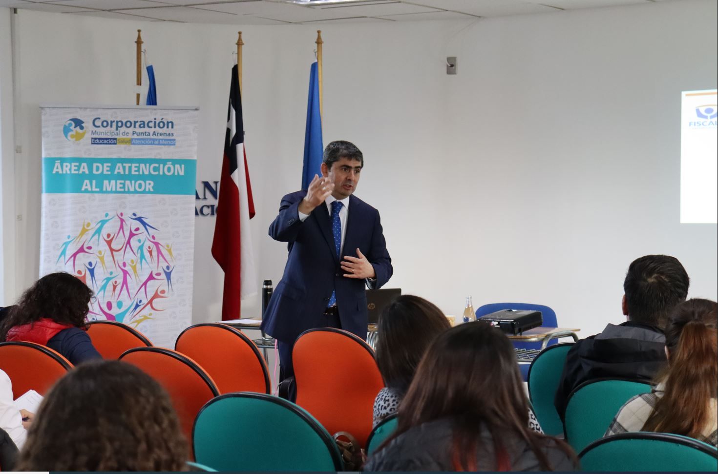 Fiscales en Punta Arenas capacitan a profesionales de educación municipal en delitos sexuales