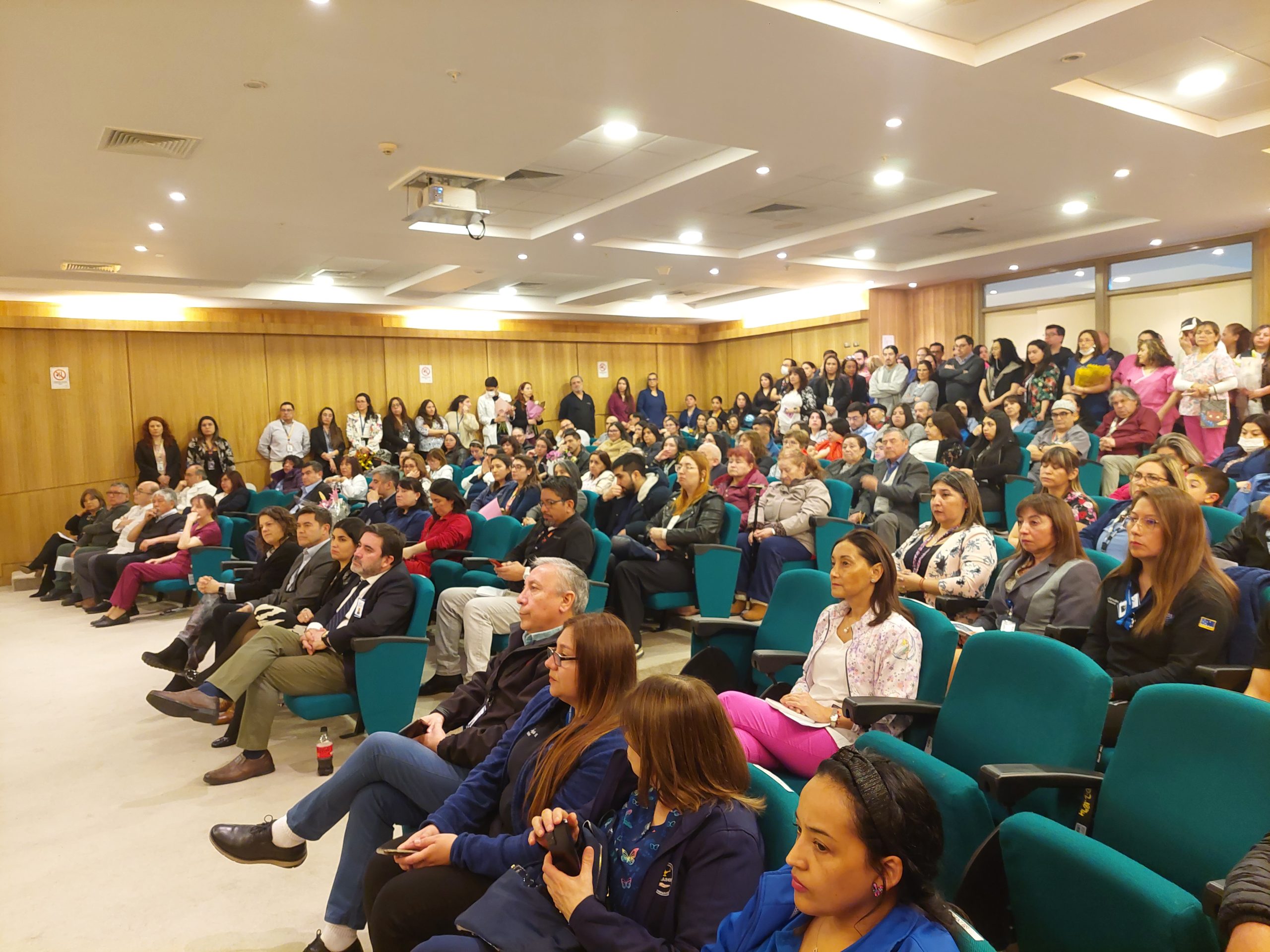 Con reconocimiento de años de servicio, el Hospital Clínico de Magallanes conmemoró su aniversario 70º