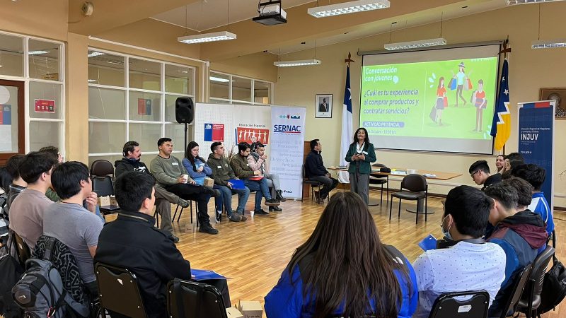 SERNAC, SENAMA e INJUV realizan conversatorio sobre derechos ciudadanos, herramientas digitales y nuevo proyecto de ley de Protección de los Consumidores