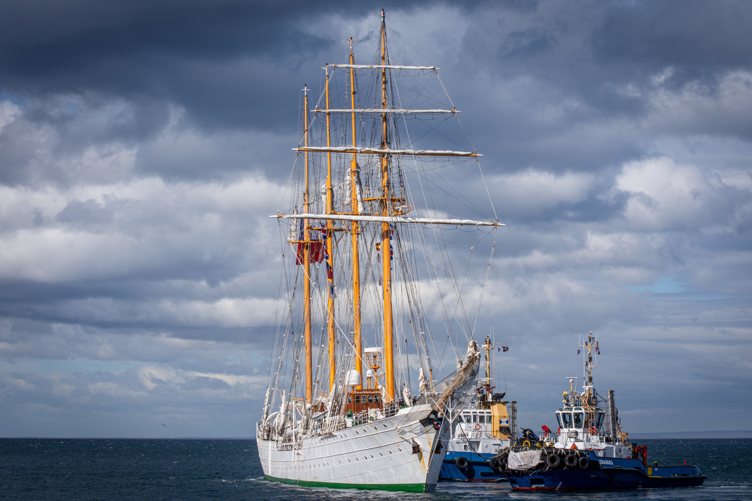 Buque Escuela Esmeralda continuó su crucero de instrucción hacia el centro del país