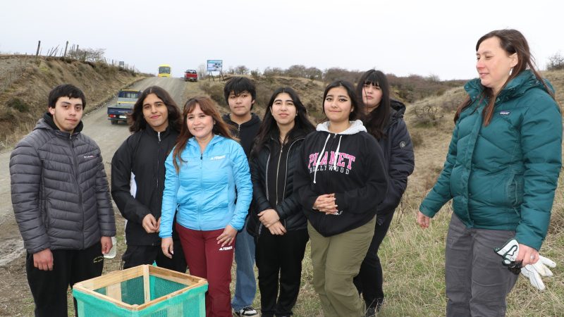 Erradicando Microbasurales: Municipalidad de Natales realizó la plantación de especies nativas en sector San Sebastián