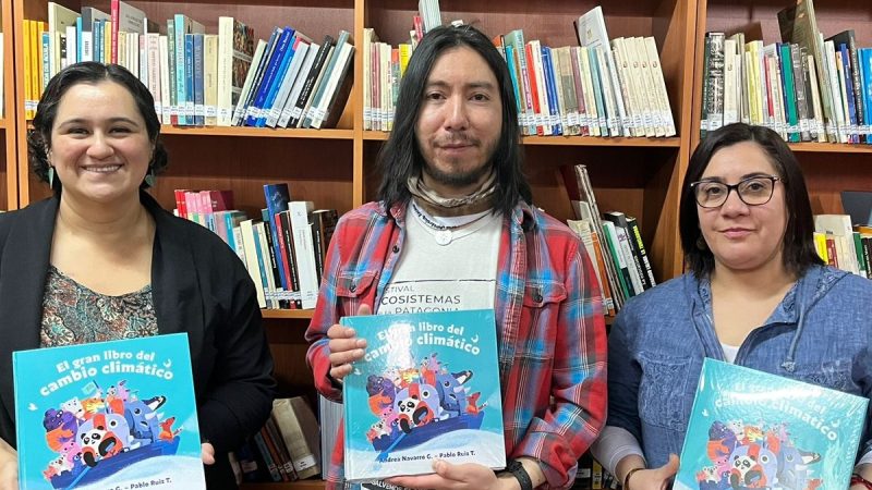 Centro IDEAL de Magallanes realizó donación a la Biblioteca del Liceo Sara Braun de Punta Arenas